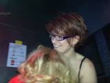 Action-Girl - Popp-Sylvie in der Videokabine gefistet