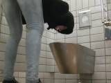 Alexa_Jay - Autobahn-Klo , nach dem Kacken wird gekotzt