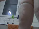 Candy34 - Kacken in weissen Nylons-sexy Füsse