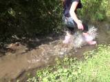 Darkbaby83 - Keilabsatz Gummistiefel beim Bach walk