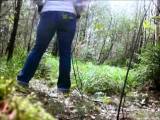 DevilsCat - Pipi im Wald