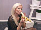 Djulia-Love - Mit Essen spielt man nicht!