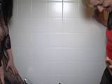 Domina-Victoria - Rita und ich Pissen in die Badewanne