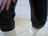 EvilBitch - Gummistiefel und Lack