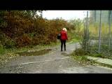 Flittchenschlampe - Parkplatz pissen im stehen