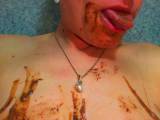 HairyYuliya - Scat über den ganzen Körper