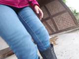 HornyRoxy - Smoking JeansPiss an der Bushaltestelle