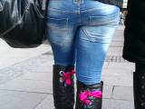 Knut_007 - gestiefelte Jeans-Lady mit pinkfarbenen Schleifen.....