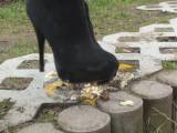 Lady-Sally - Outdoor Crushing!
