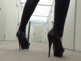 LadyAlshari - Assworship in Leggings und Pumps