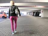 Lara-CumKitten -  Public mit Anal Plug in Spandex Cameltoe Leggings