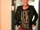 Lara-CumKitten - Dreist in den Aufzug gepisst
