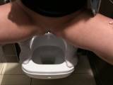 Lara-CumKitten - Ich pisse FRECH daneben