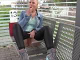 Lara-CumKitten -  Warten auf die Bahn