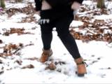 Mia-Wallace - In den Schnee gepinkelt