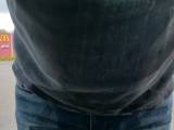 Peer-vers - Jeanspiss vor McDonald