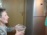 RosellaExtrem - Eimer voll PIsse für Toilettensklave!