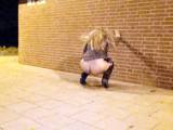 RosellaExtrem - 3 heiße blonde Fötzchen pissen Outdoor ab!