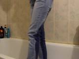 ScatGoddess - Desperation Benetzung Jeans in der Toilette