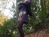 SexyFeli - Im Wald kacken