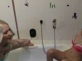 SexyJenJen - Badewanne als Großraumtoilette benutzt