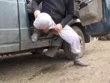 Snejka - pissing in Gummistiefeln aus dem Auto (3) Snejka - pissing in Gummistiefeln aus dem Auto (3)