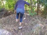 Snejka - pissen auf der Jeans Freundin im Wald Snejka - pissen auf der Jeans Freundin im Wald