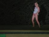 Vienna-Pussys - Mia Bitch: Pisse auf den Rasen (NS)