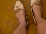VipmodelNata - Scheiße in meine weißen Schuhe, Füße in der Scheiße.