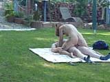 babsluder - Mit dem Paketboten Ficken im Garten 1