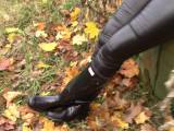 bondageangel - Pissing in Leder Jeans und Gasmaske