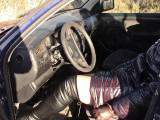 bondageangel - Rauchen in dem langen glänzenden Jacke
