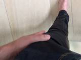 chrisxxxcollege - Student pisst schamlos in die Jeans