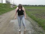 dirty-lena - Pissen in Gummistiefel