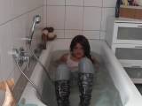 nylon_schlampe - wet..wet....wet......wanne
