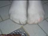 nylonjunge - Stinke Socken bepissen **Geschenk einer Freundin**