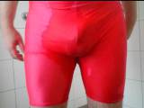 nylonjunge - Pissen in Lycra Hose ** Sport FAN **