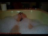 nylonjunge - Sexy Füße einer Frau in der Wanne