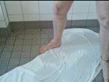 nylonjunge - Hammer MEGA Geiles Anpissen ** Natursekt **