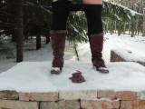 rushscat - Das Mädchen mit Kaviar auf dem Schnee.
