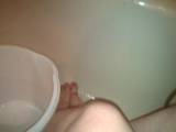 schokolinsschen - In den Eimer gepisst und danach ein kleines kneippbad mit den Füssen genommen