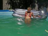 tomnata - Christina badet im Pool im Micro Bikini und Schmuck